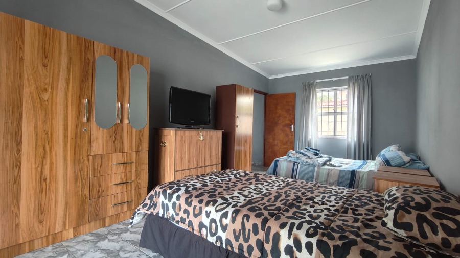 7 Bedroom Property for Sale in Kleinmond Western Cape